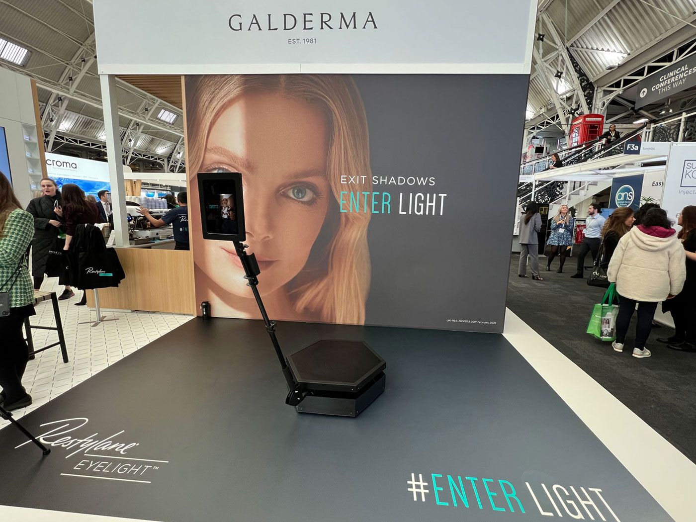 360-Camera-Booth-at-Trade-Show